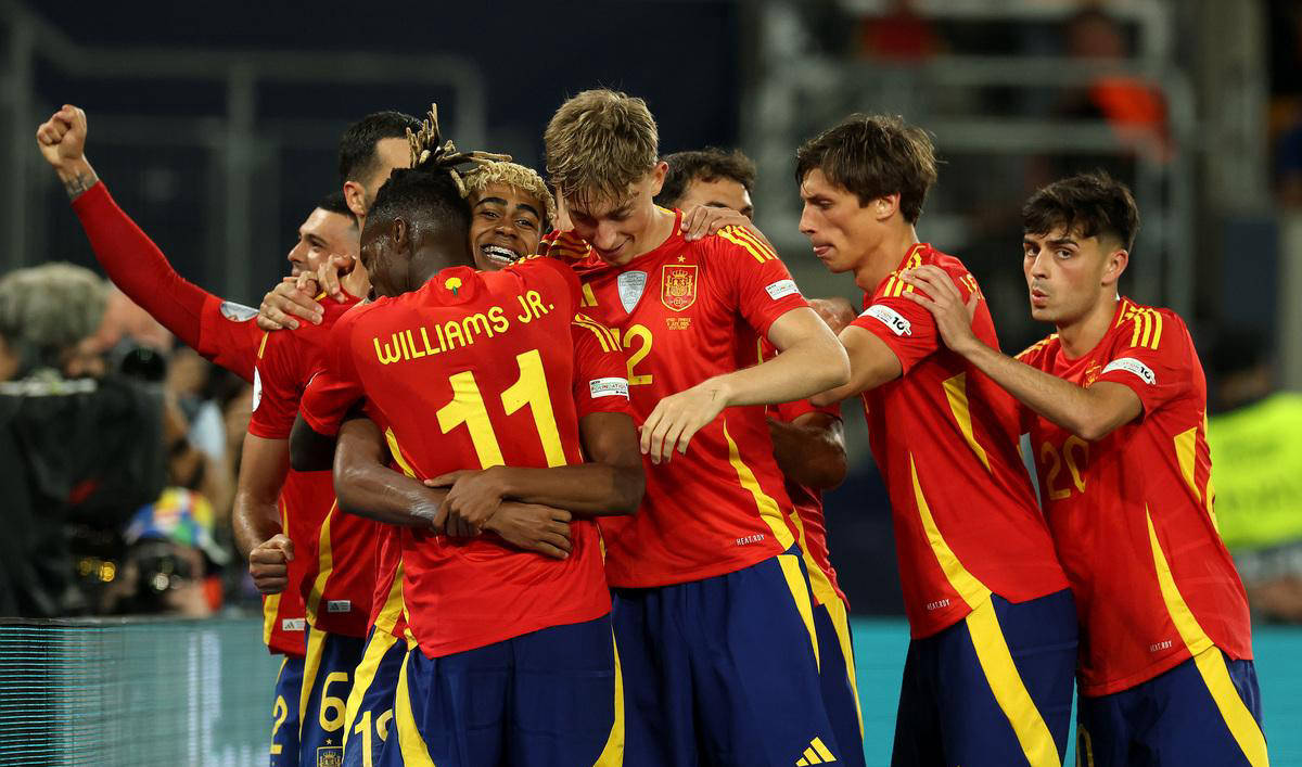 取胜！罗马尼亚队在对手防线上取得突破的简单介绍