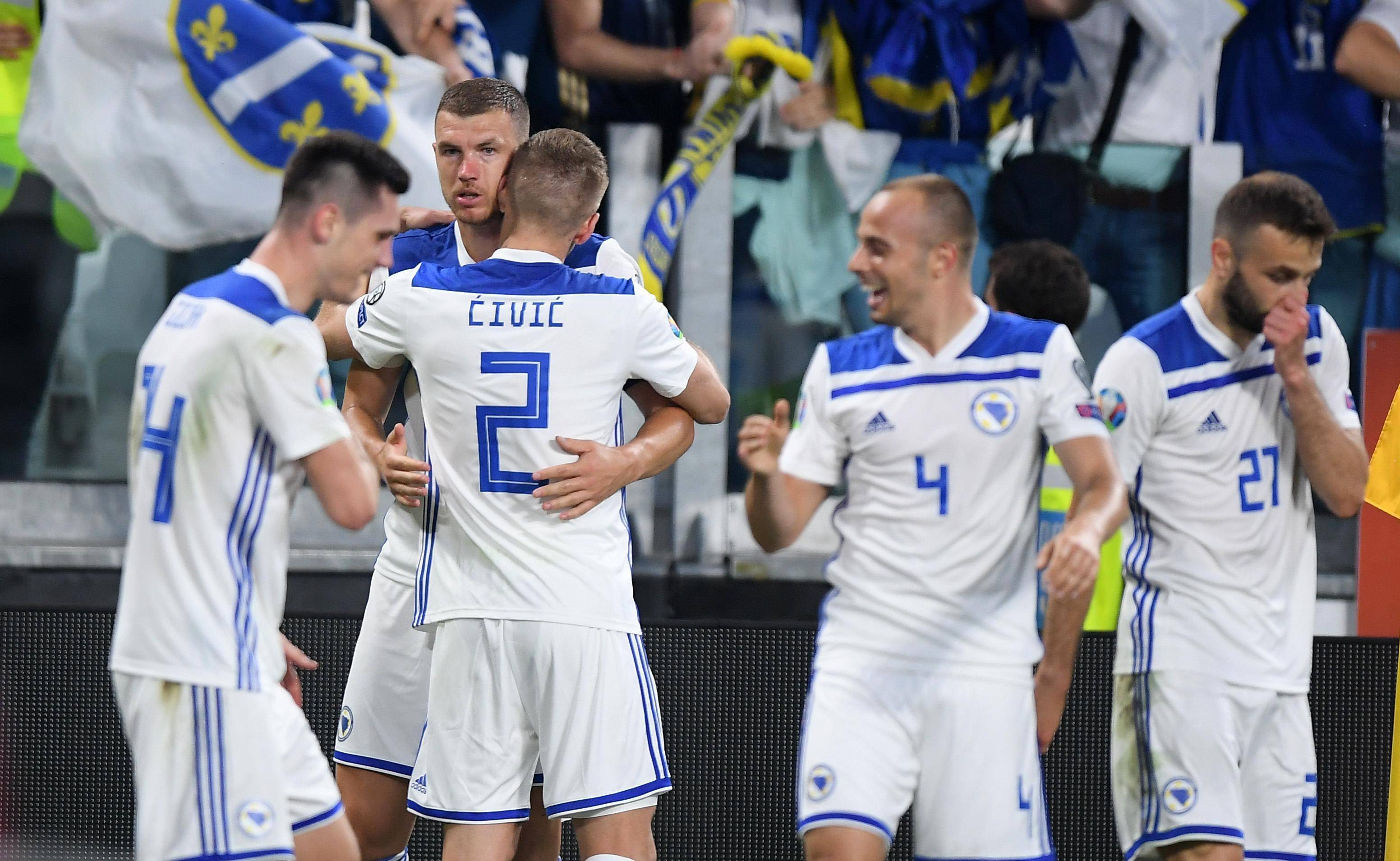 荷兰国足在面对波黑挑战中获得胜利