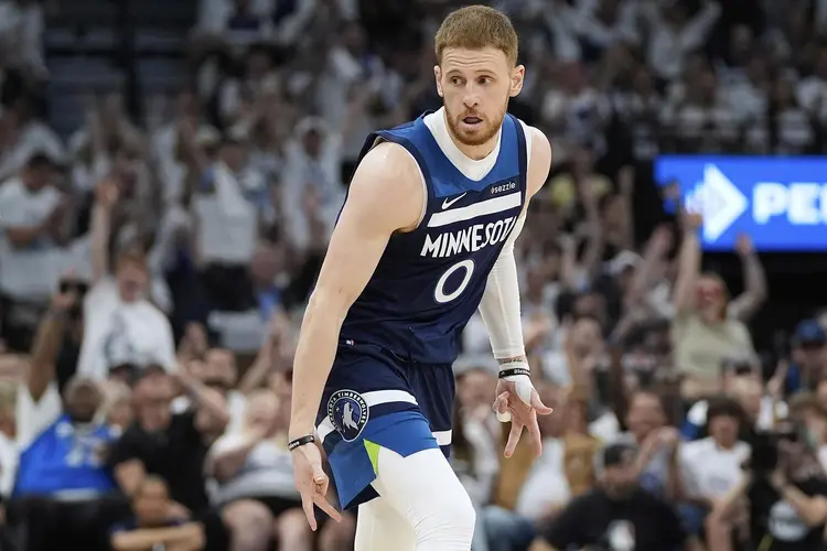 多宝彩票-外线射手三分球命中率创新高