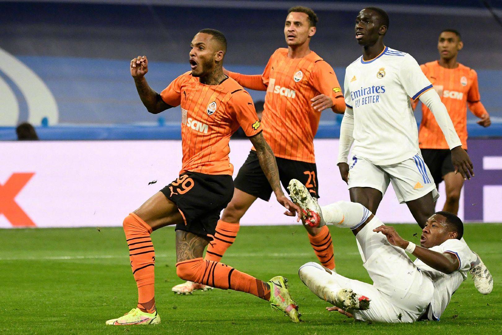 关于塞维利亚冲上积分榜，全队精神抖擞的信息