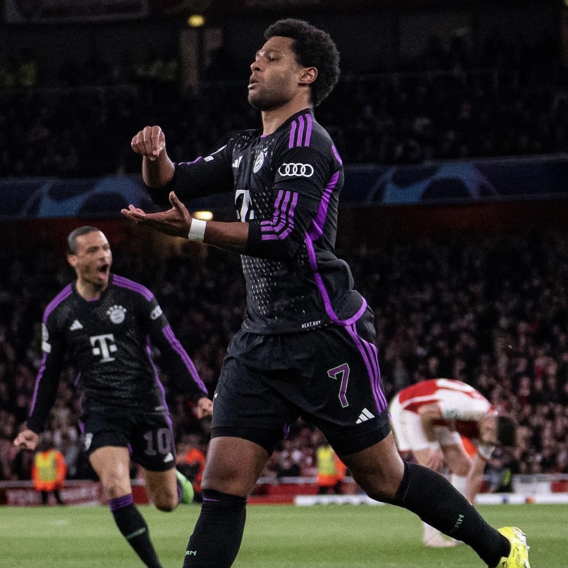 -阿森纳前锋展现射门技术，进球效率高