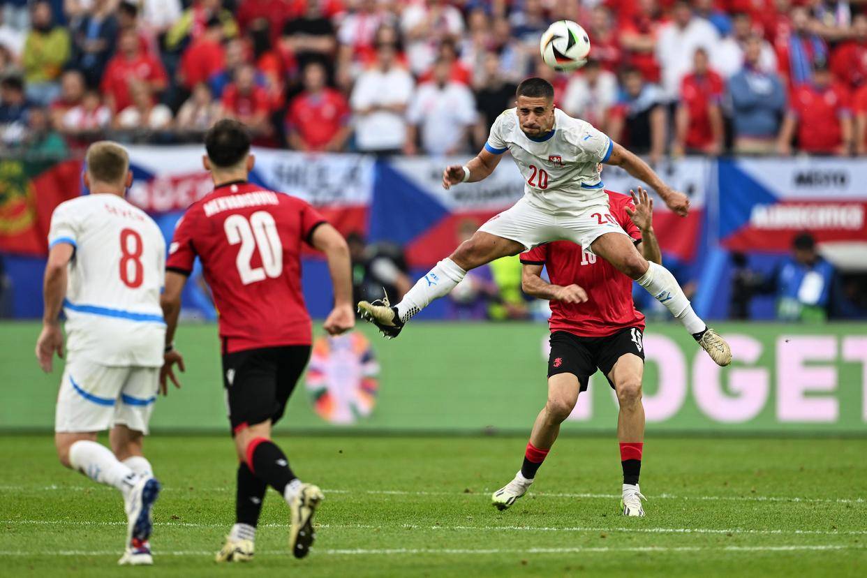 格鲁吉亚队豪取胜利,欧洲杯前景一片大好 格鲁吉亚队豪取胜利,欧洲杯前景一片大好