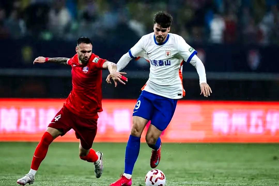 关于上海上港客场不敌山东鲁能，遭遇两连败的信息