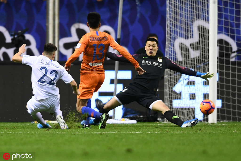 沙尔克队员斗志昂扬，成功逆转比分夺得胜利