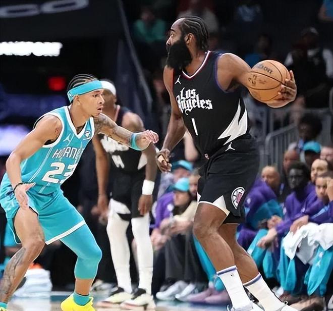 快船惨败爵士遭遇两连败