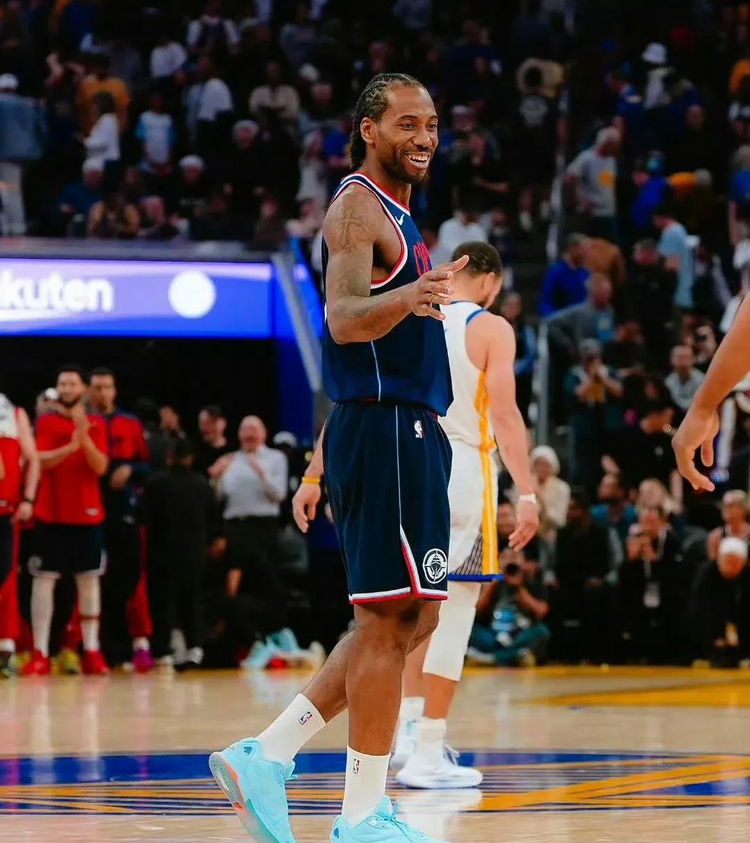 快船横扫公牛，伦纳德领军取胜