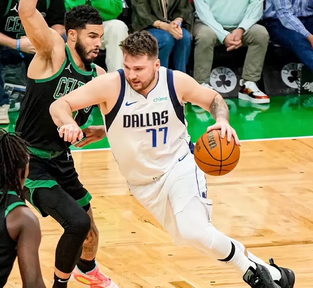 -关于独行侠逆袭胜雄鹿，东契奇发威砍下30+，绝杀时刻耀眼的信息